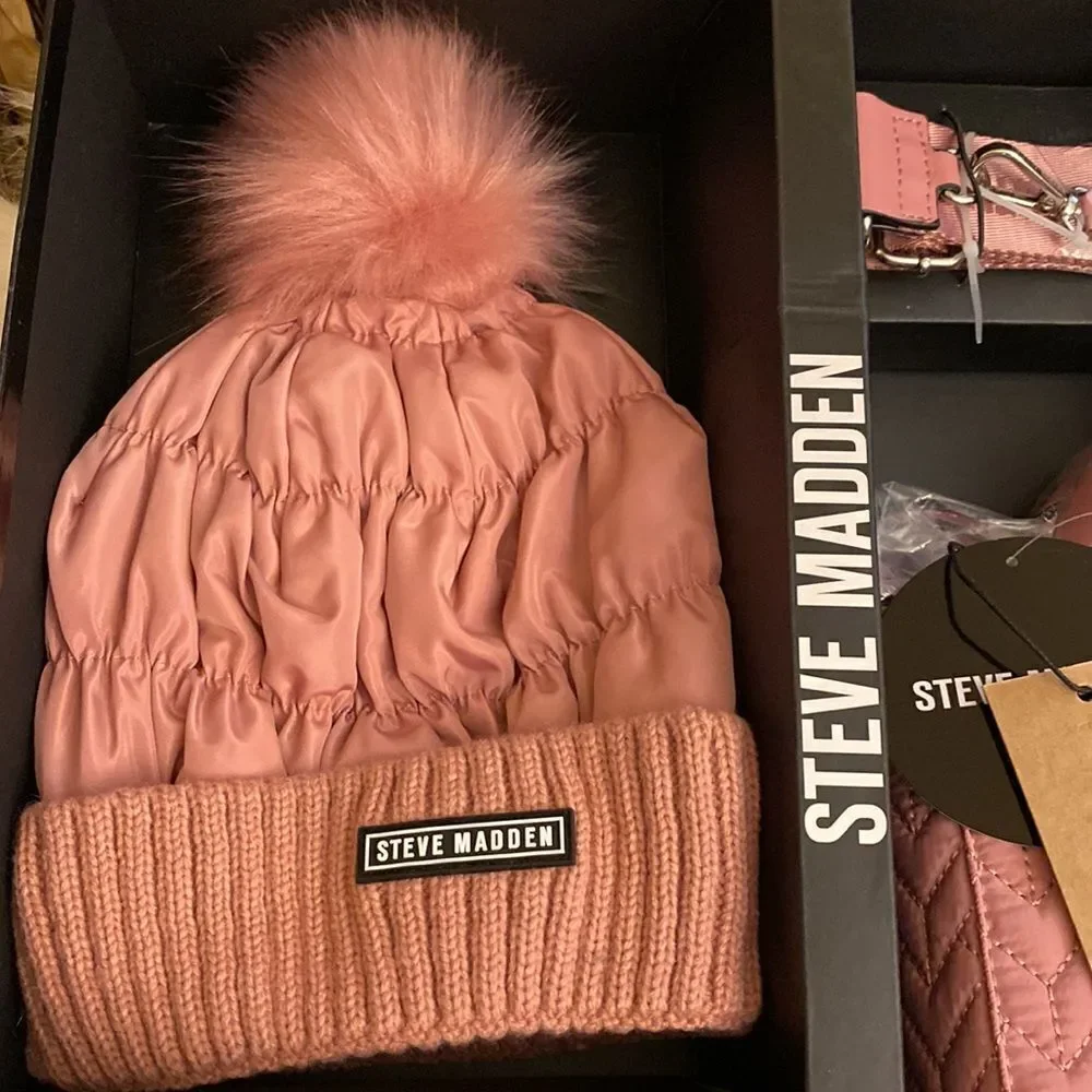 NWT Steve Madden Tote/Crossbody w/ AirPod Case and Hat- 3pc Gift Set - Mauve - Picture 15 of 15